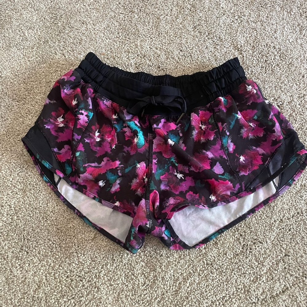 Lululemon hotty hot 2.5 shorts with tie
